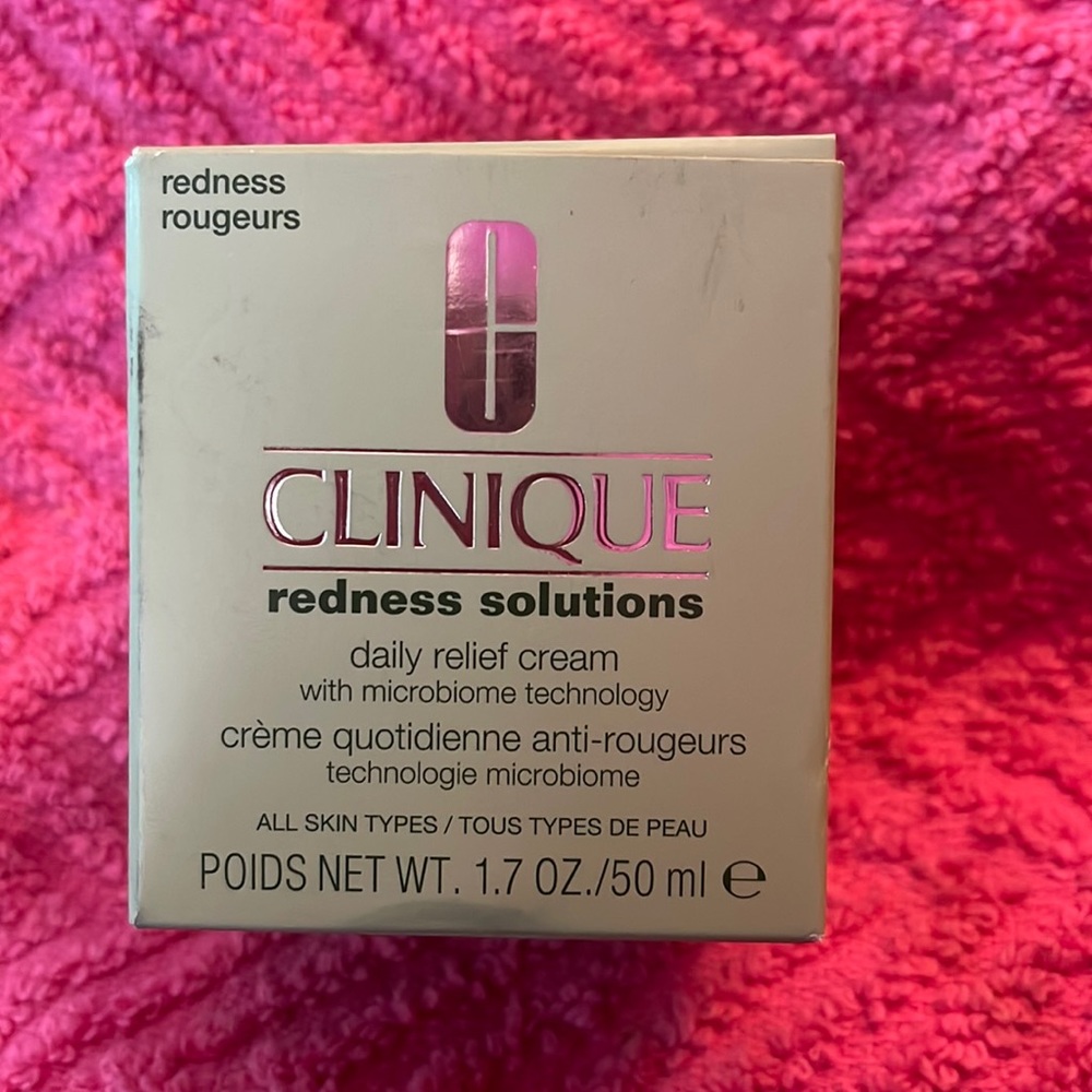 Clinique Redness Solutions Daily Relief Cream